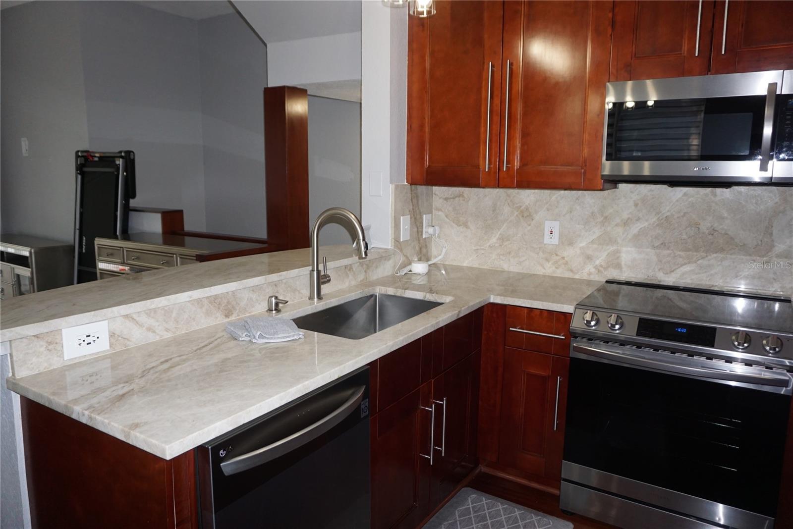 716 PROMENADE PL — photo 15