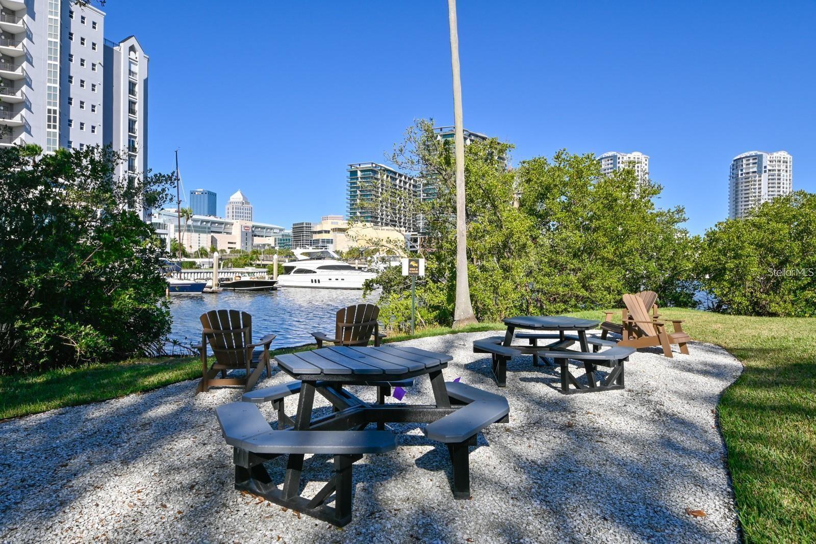 716 PROMENADE PL — photo 40