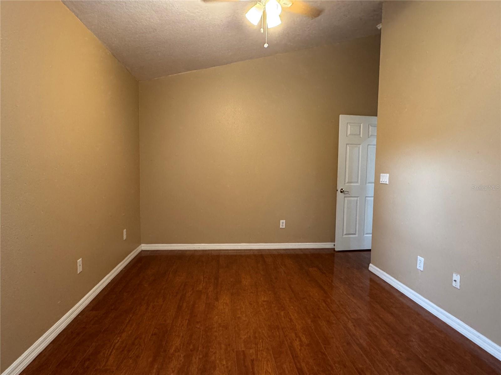 10207 QUAILS LANDING AVE — photo 39