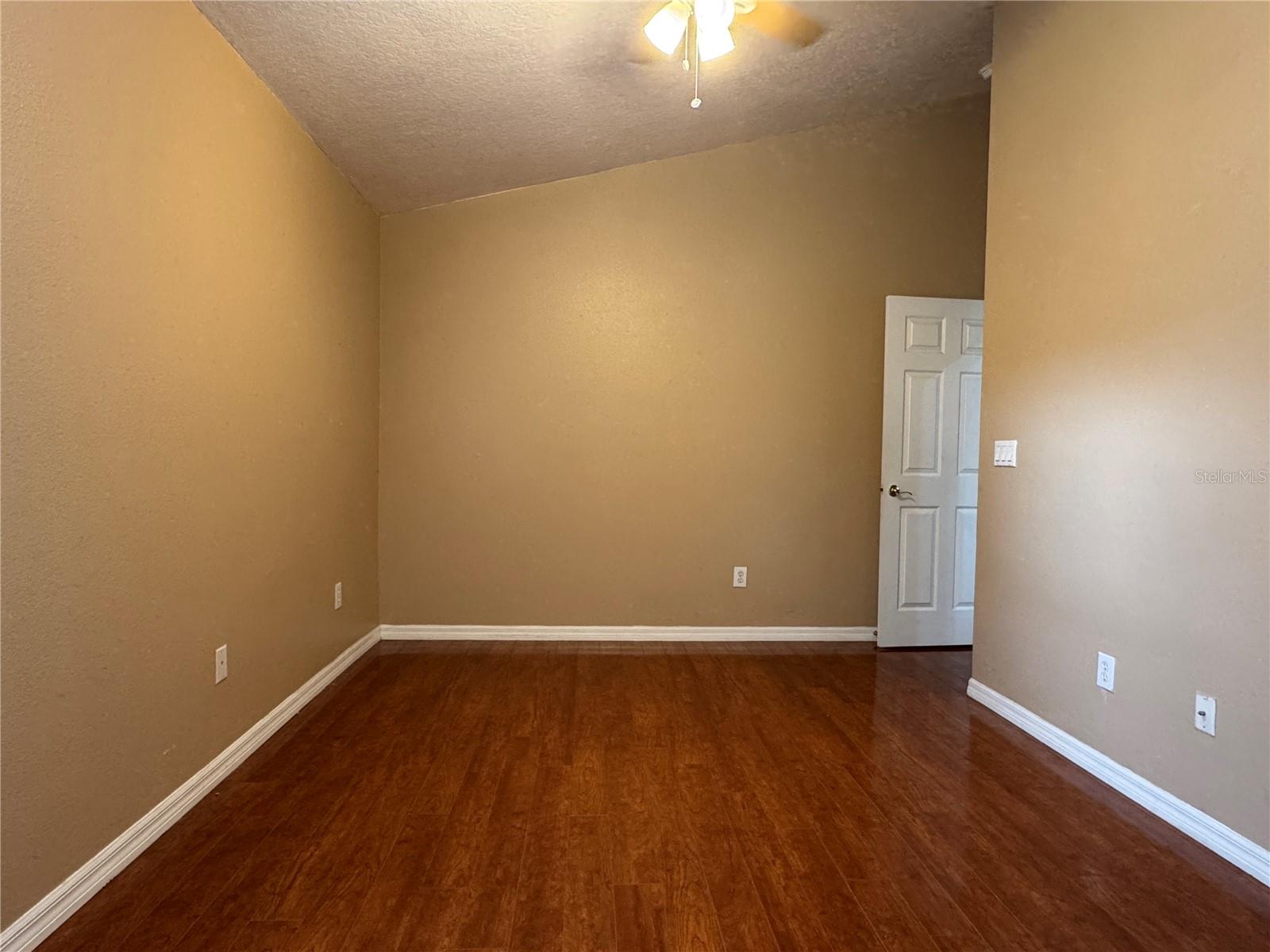 10207 QUAILS LANDING AVE — photo 40