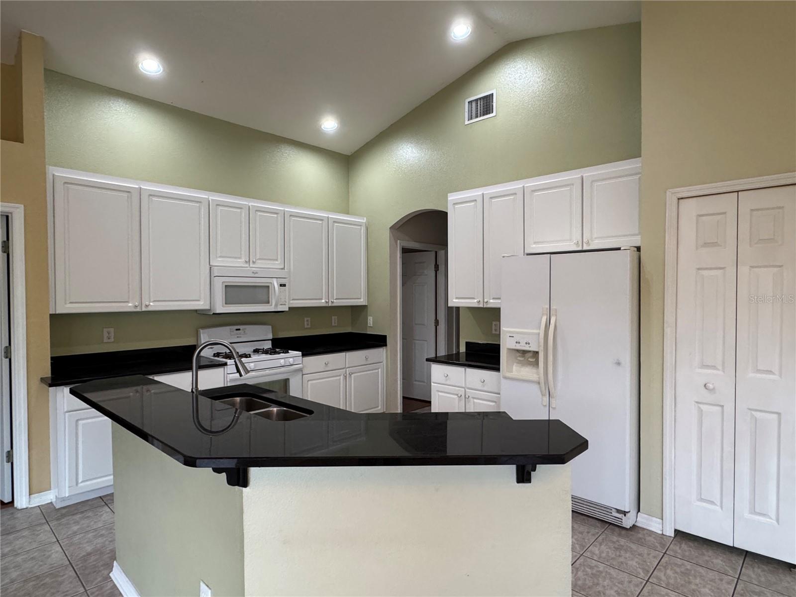 10207 QUAILS LANDING AVE — photo 15