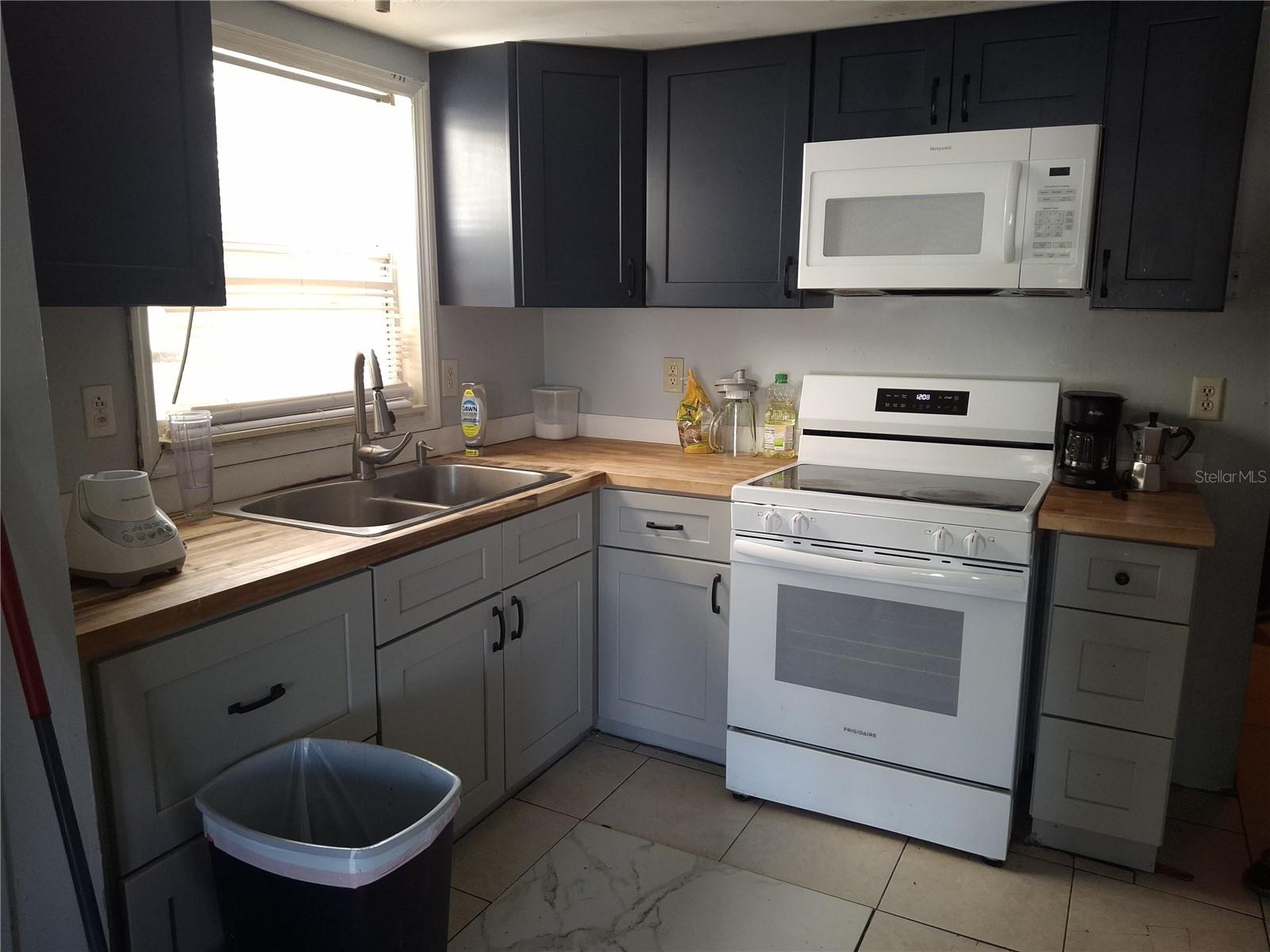 1127 AUBURN ST — photo 3
