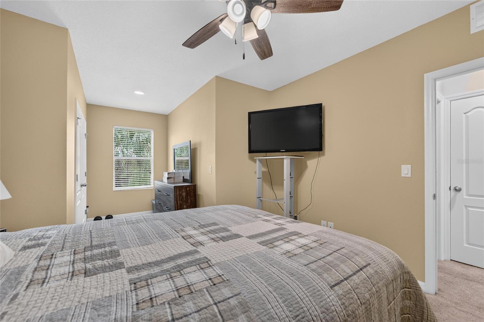 10411 RED CARPET CT — photo 37