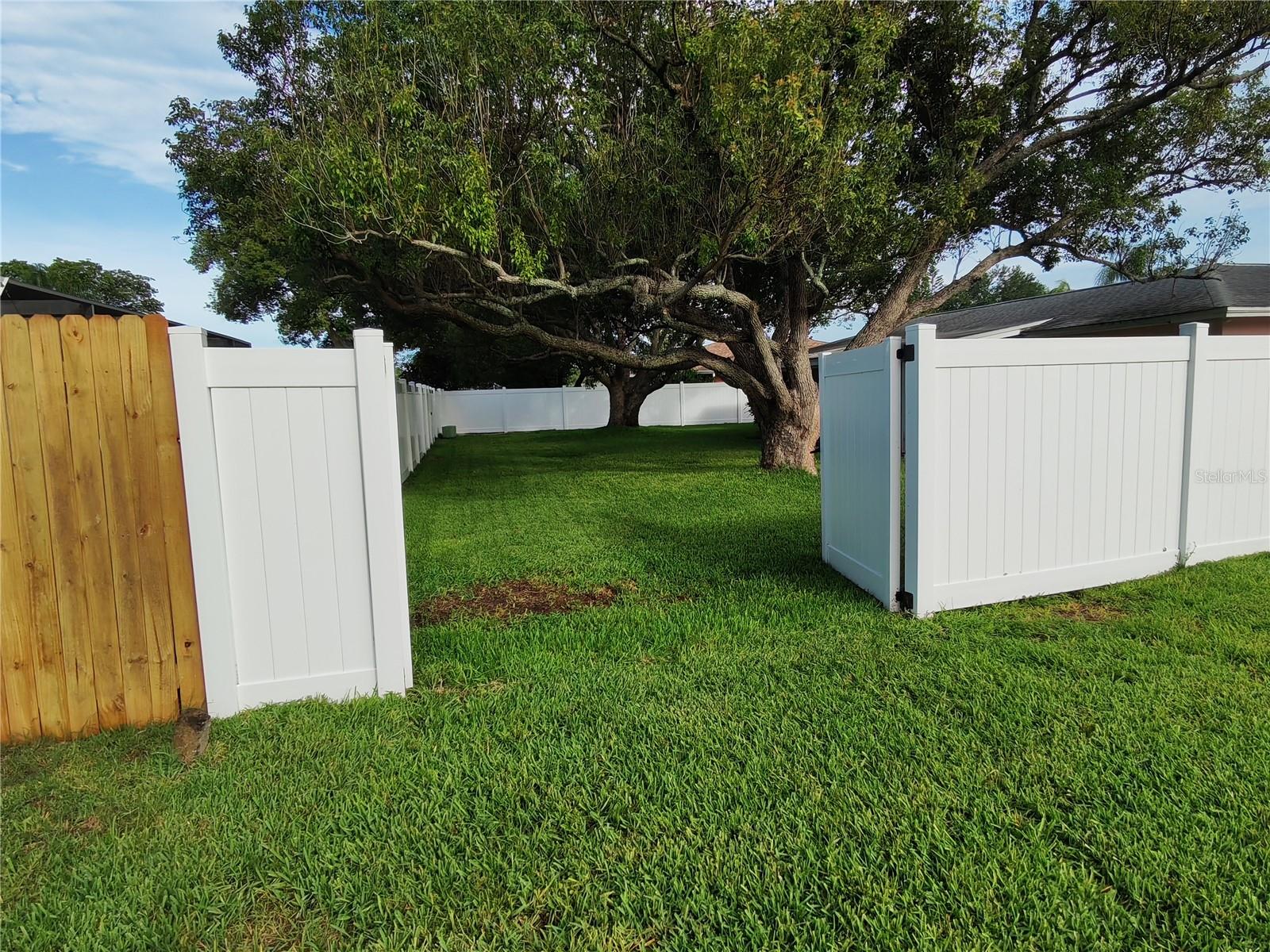 7708 ROSEWOOD DR — photo 10