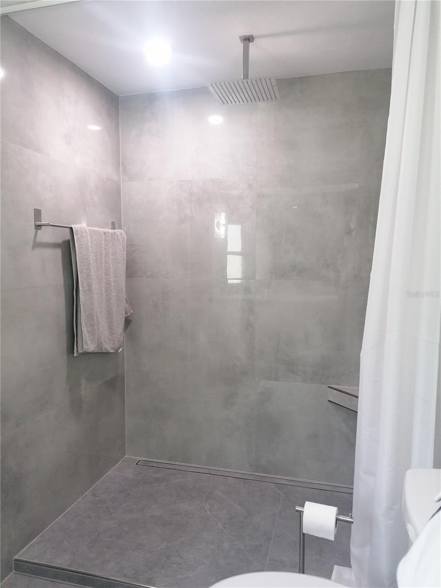 7708 ROSEWOOD DR — photo 27