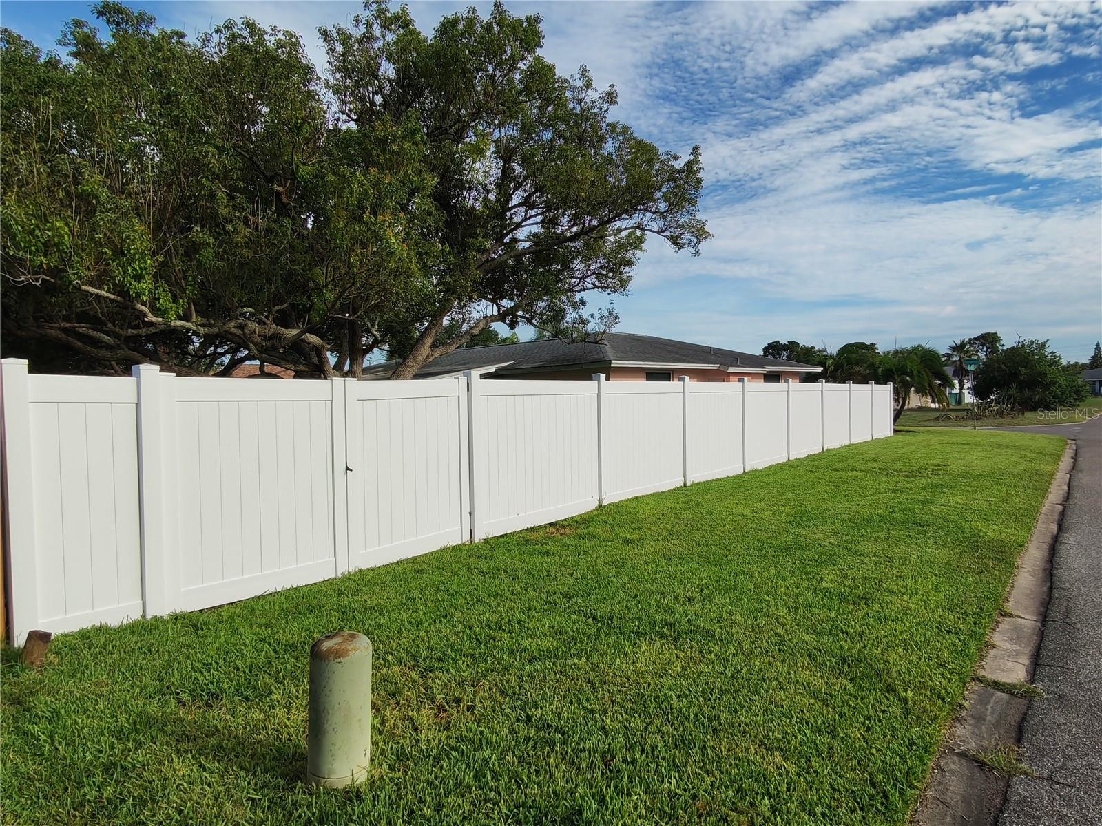 7708 ROSEWOOD DR — photo 4
