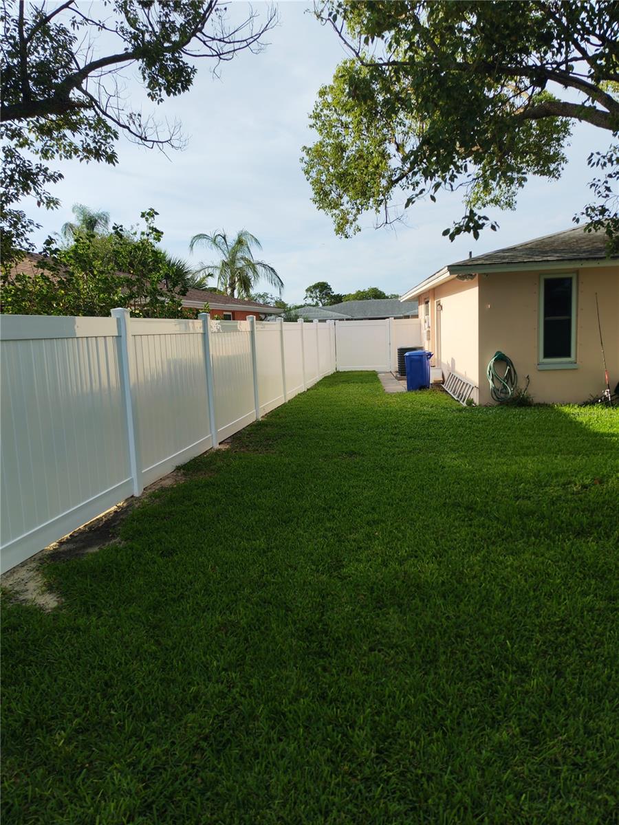 7708 ROSEWOOD DR — photo 16