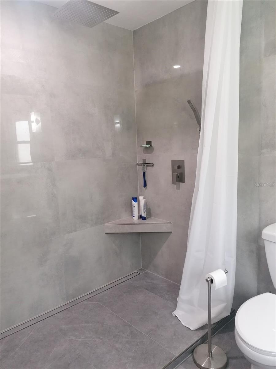 7708 ROSEWOOD DR — photo 26