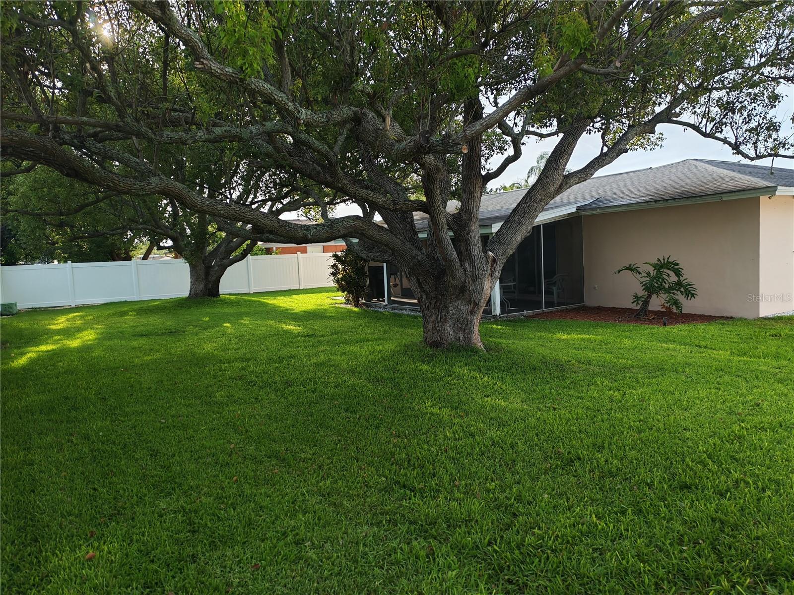 7708 ROSEWOOD DR — photo 14
