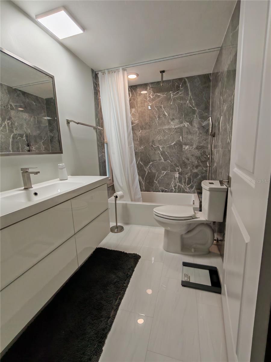 7708 ROSEWOOD DR — photo 19