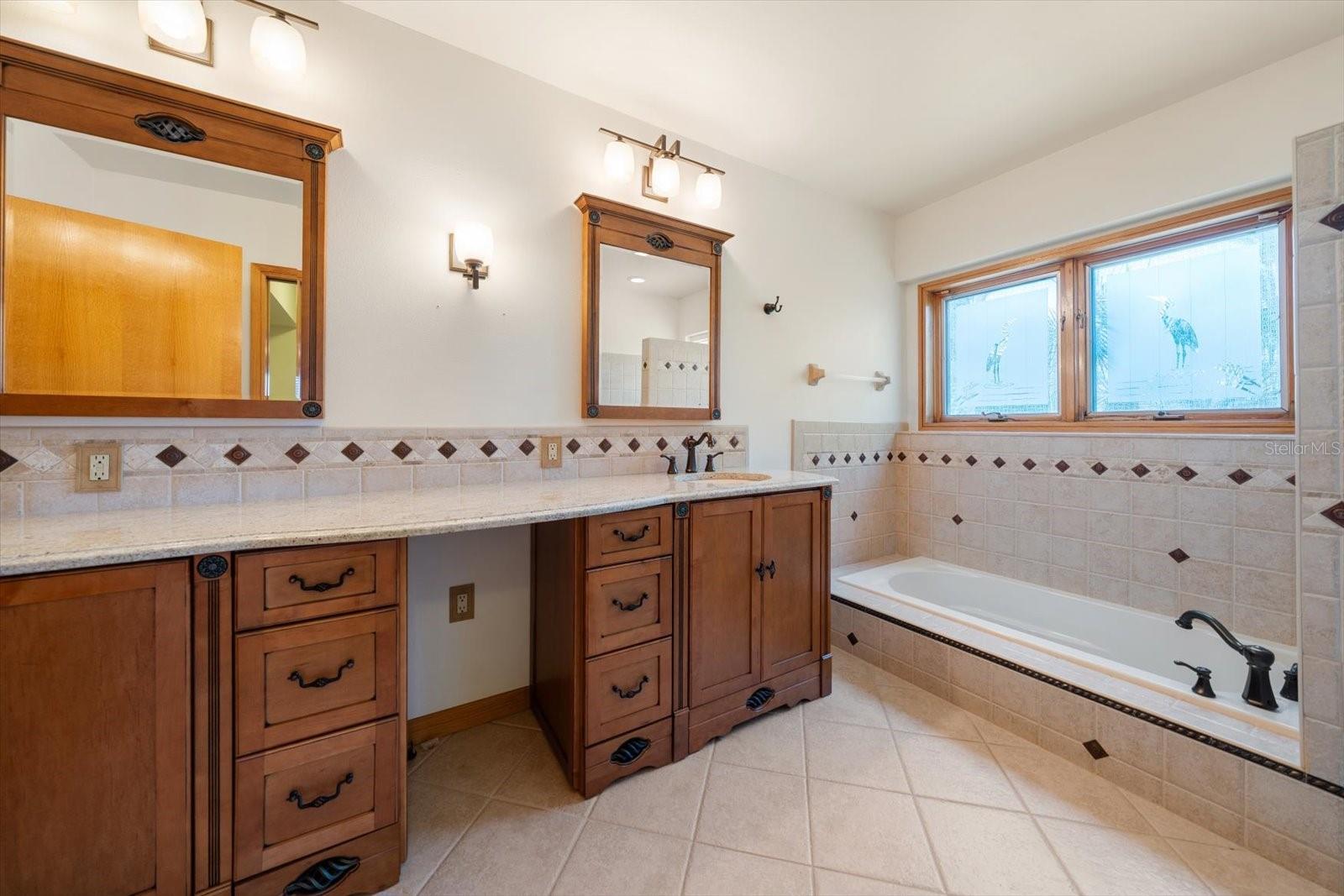 220 HARBOR VIEW LN — photo 58