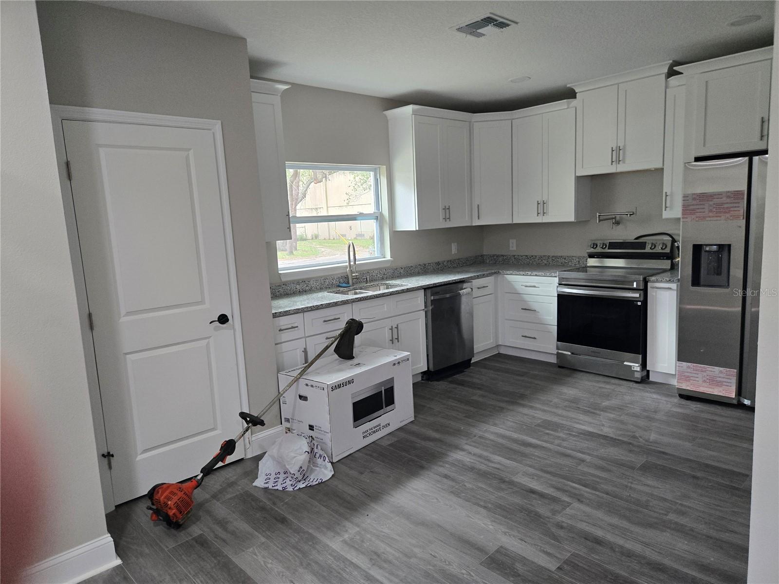 704 E ORCHID AVE — photo 17