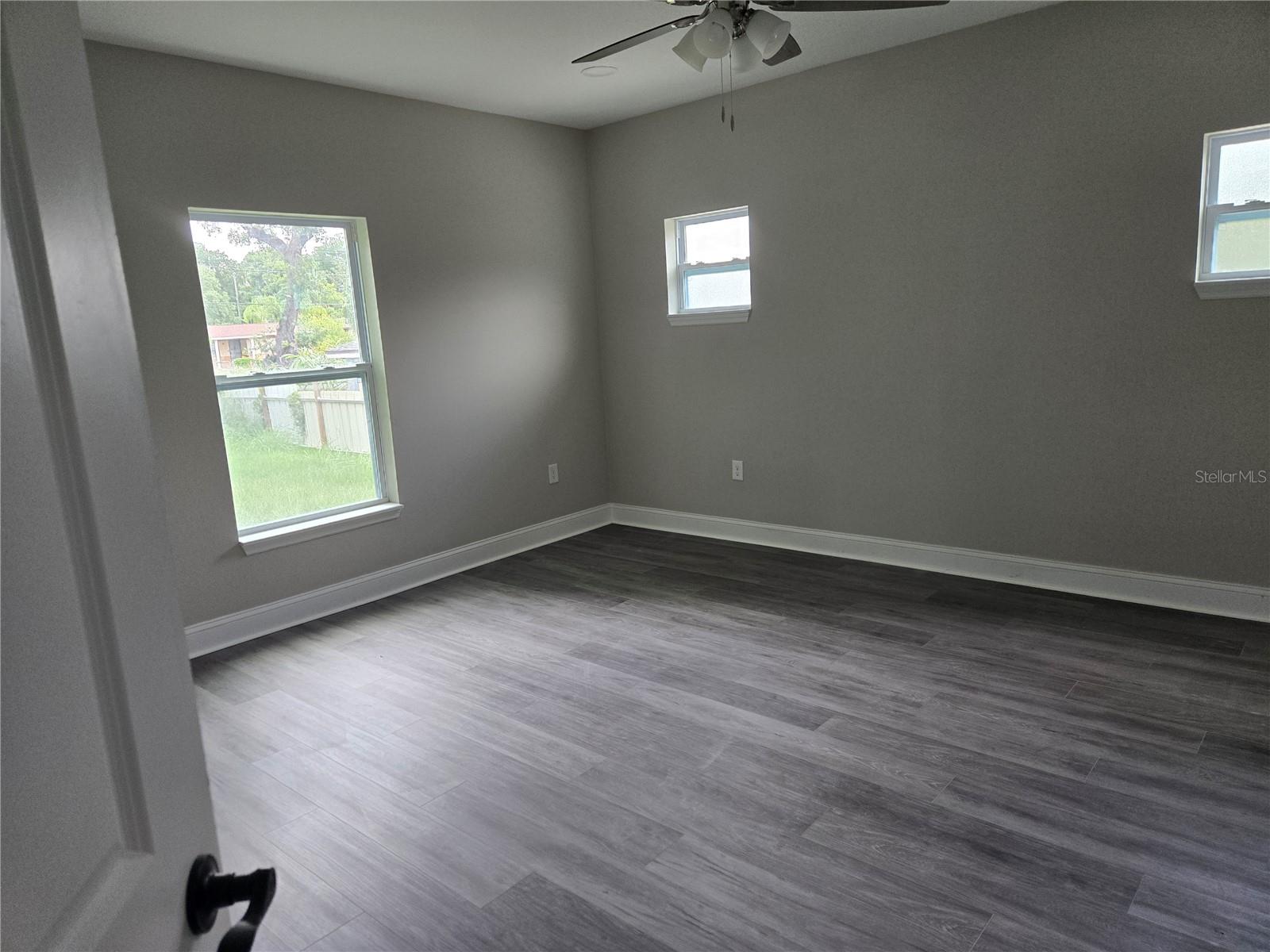 704 E ORCHID AVE — photo 9