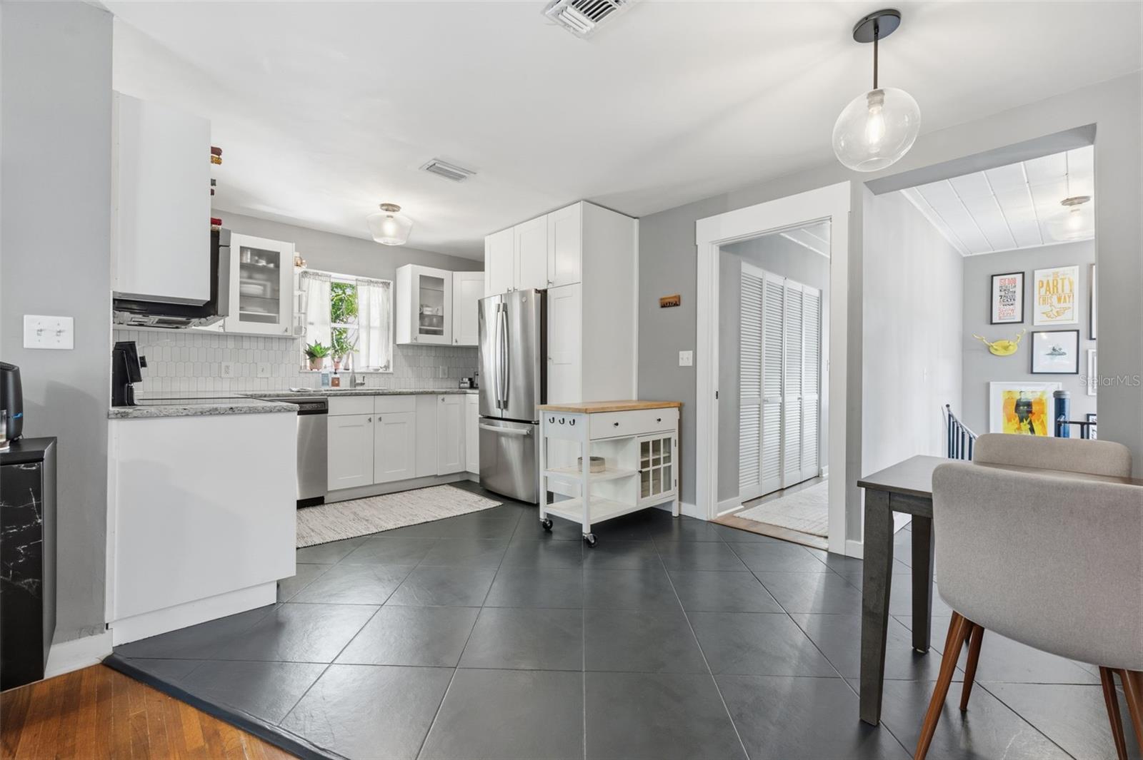 1423 E HENRY AVE — photo 6