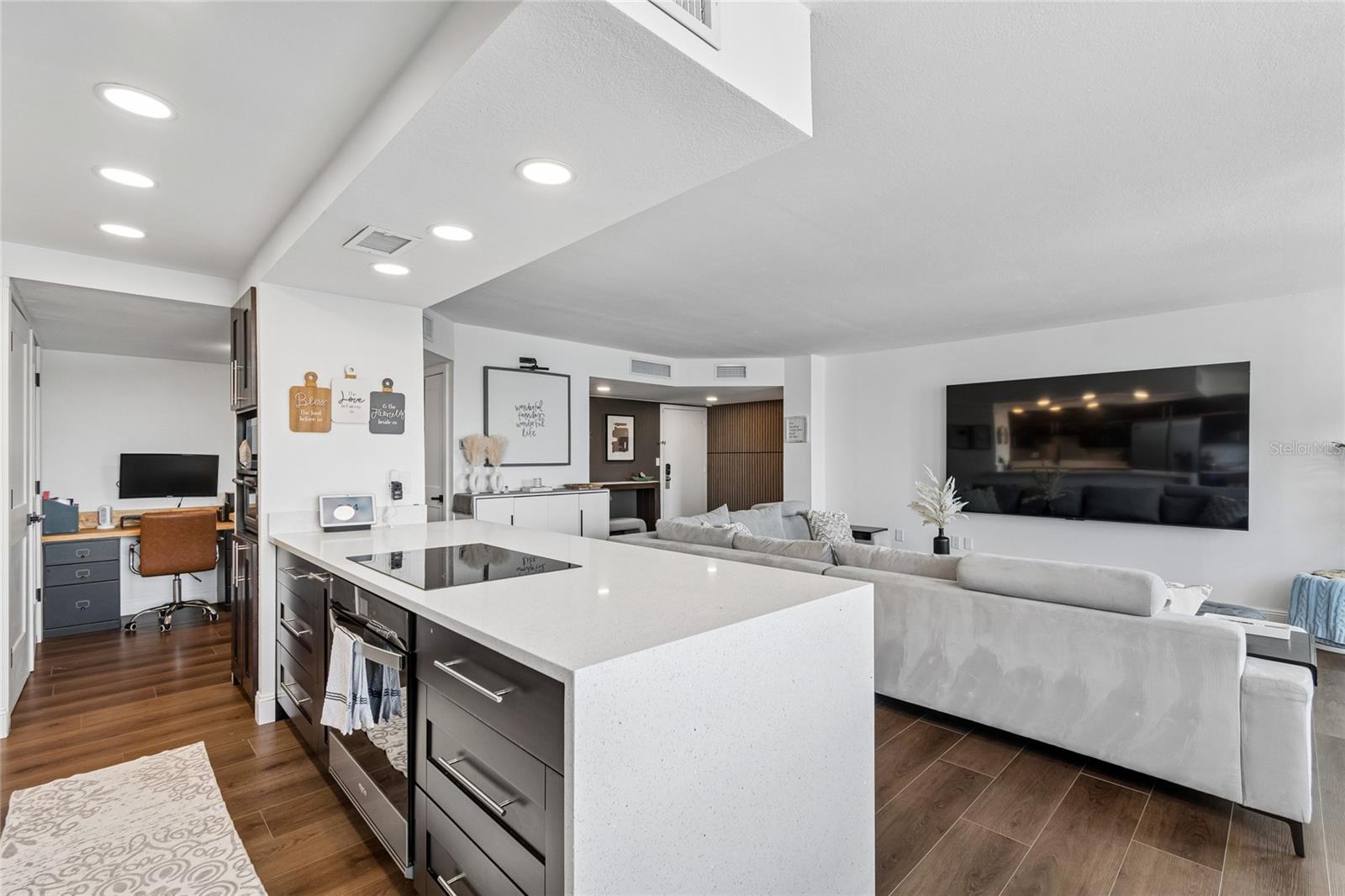 644 ISLAND WAY #405 — photo 8