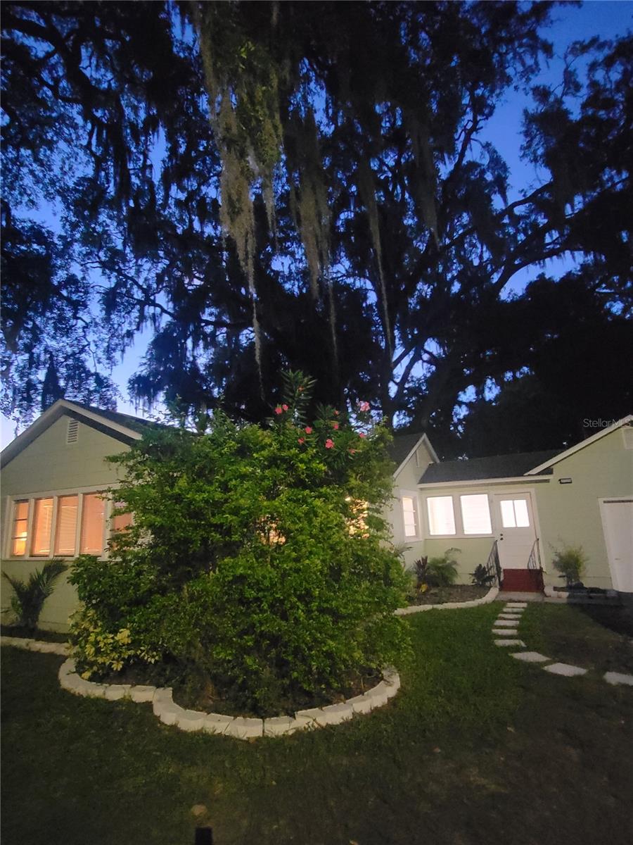 5651 ORANGE GROVE AVE — photo 3