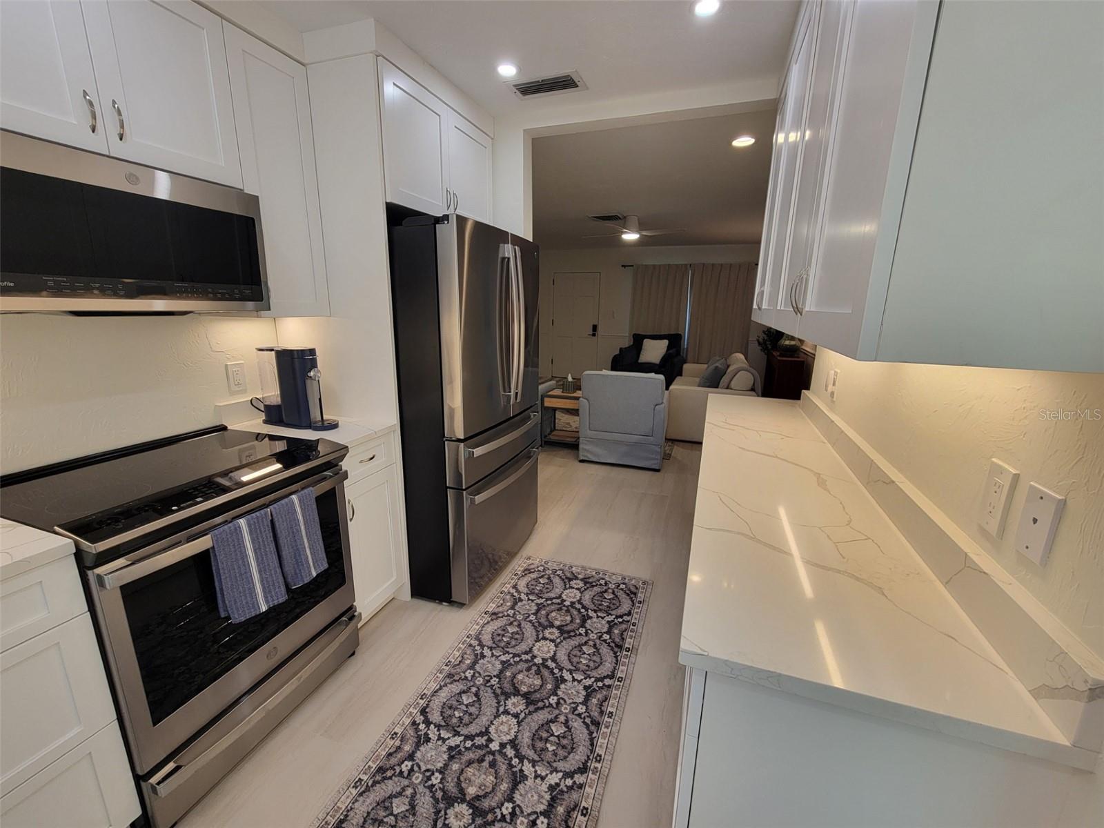 323 MADISON DR — photo 8