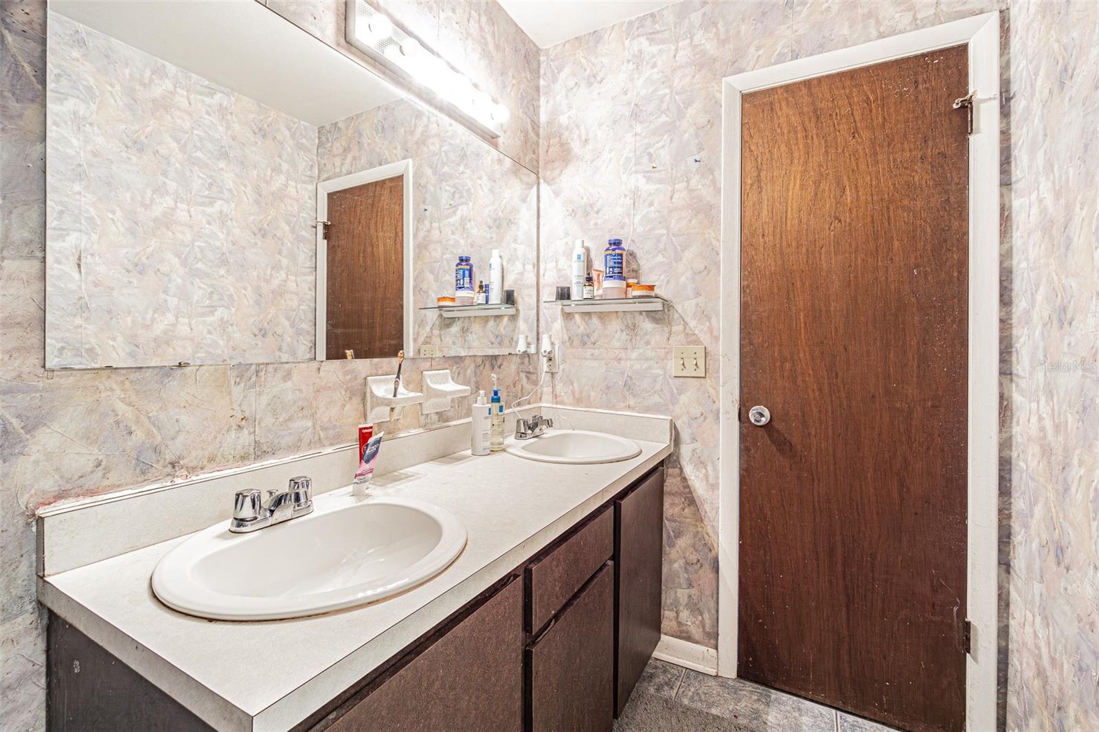 18425 SWAN LAKE DR — photo 46