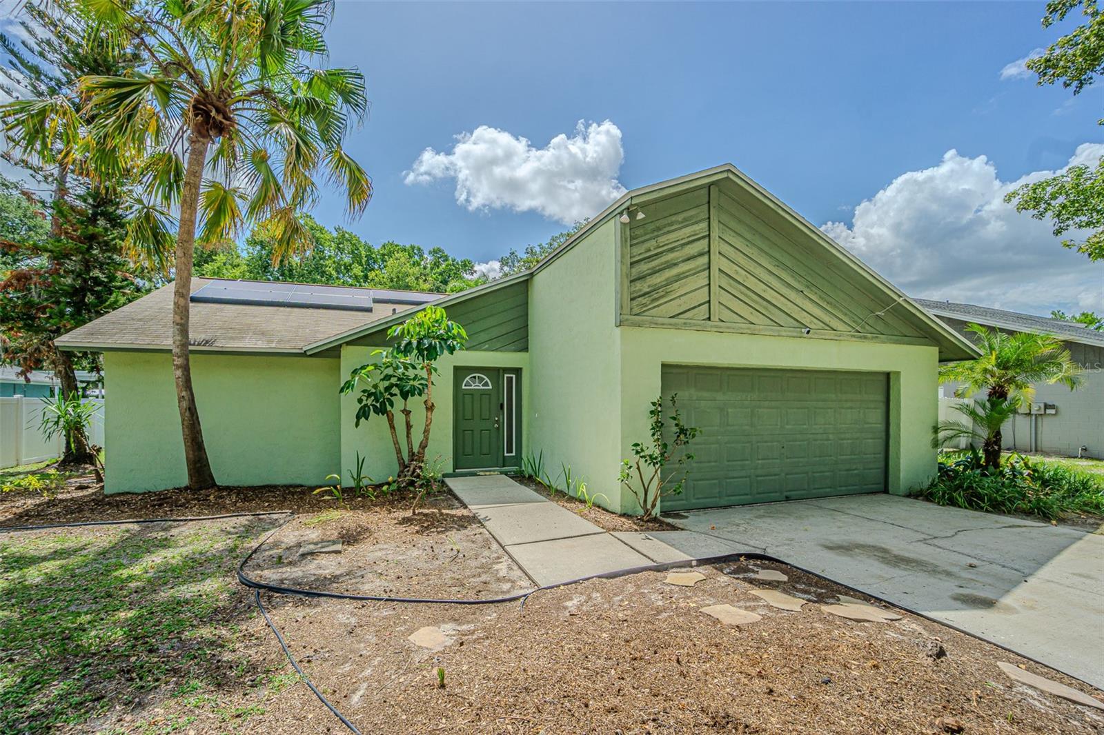 18425 SWAN LAKE DR — photo 2