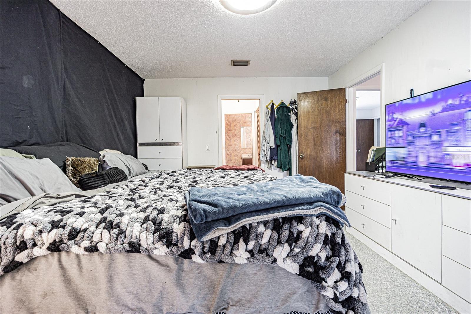 18425 SWAN LAKE DR — photo 42