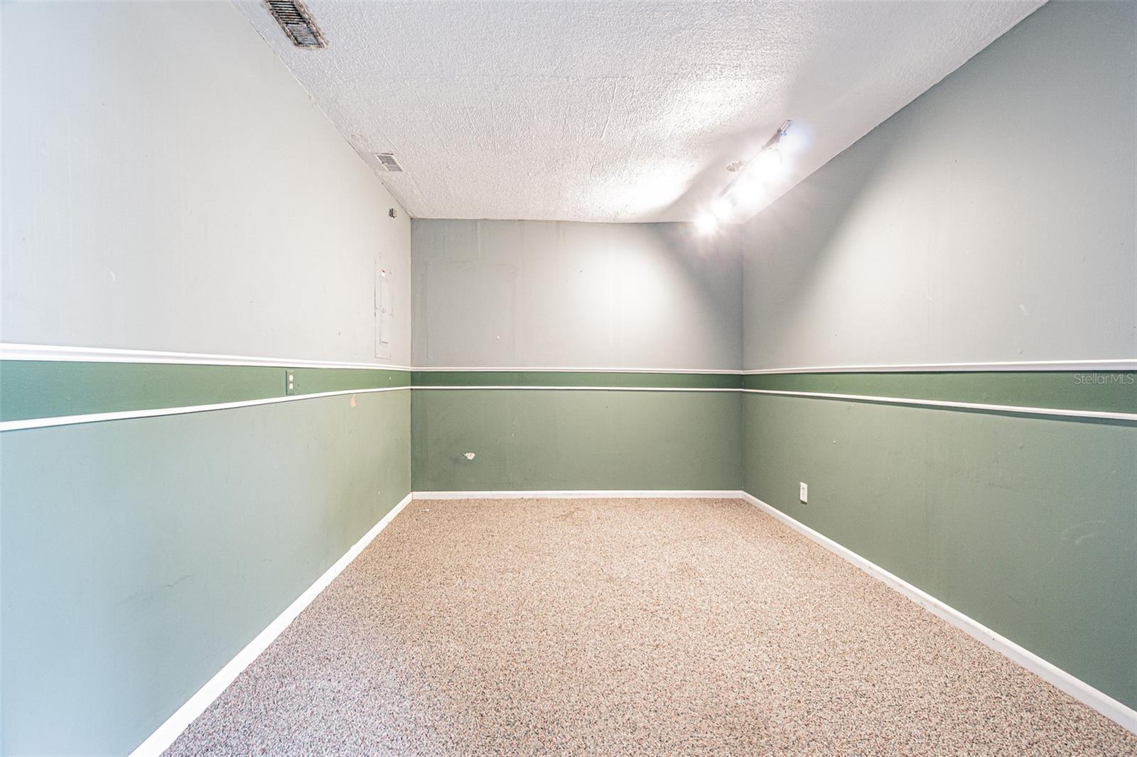 18425 SWAN LAKE DR — photo 35