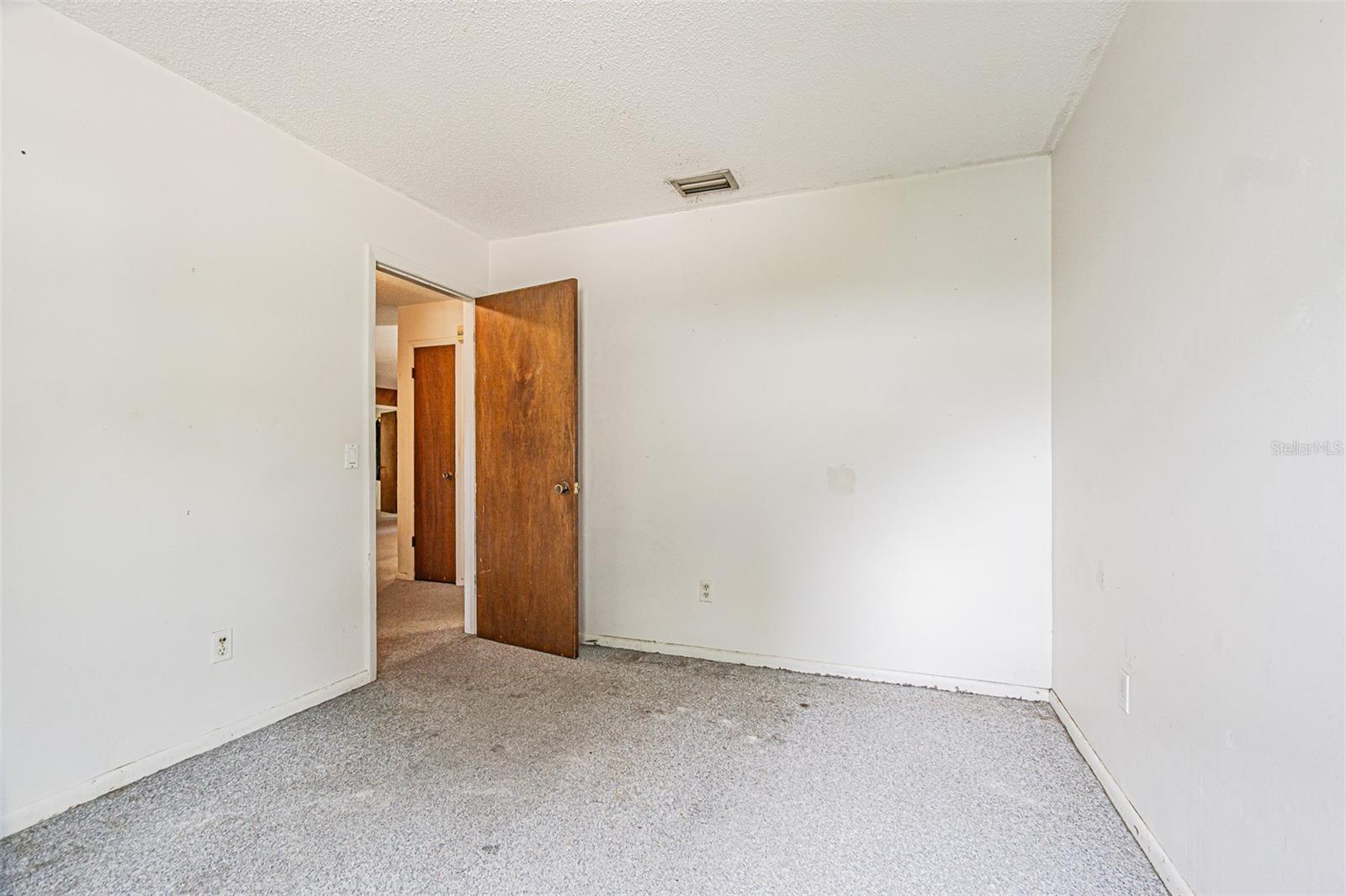 18425 SWAN LAKE DR — photo 34