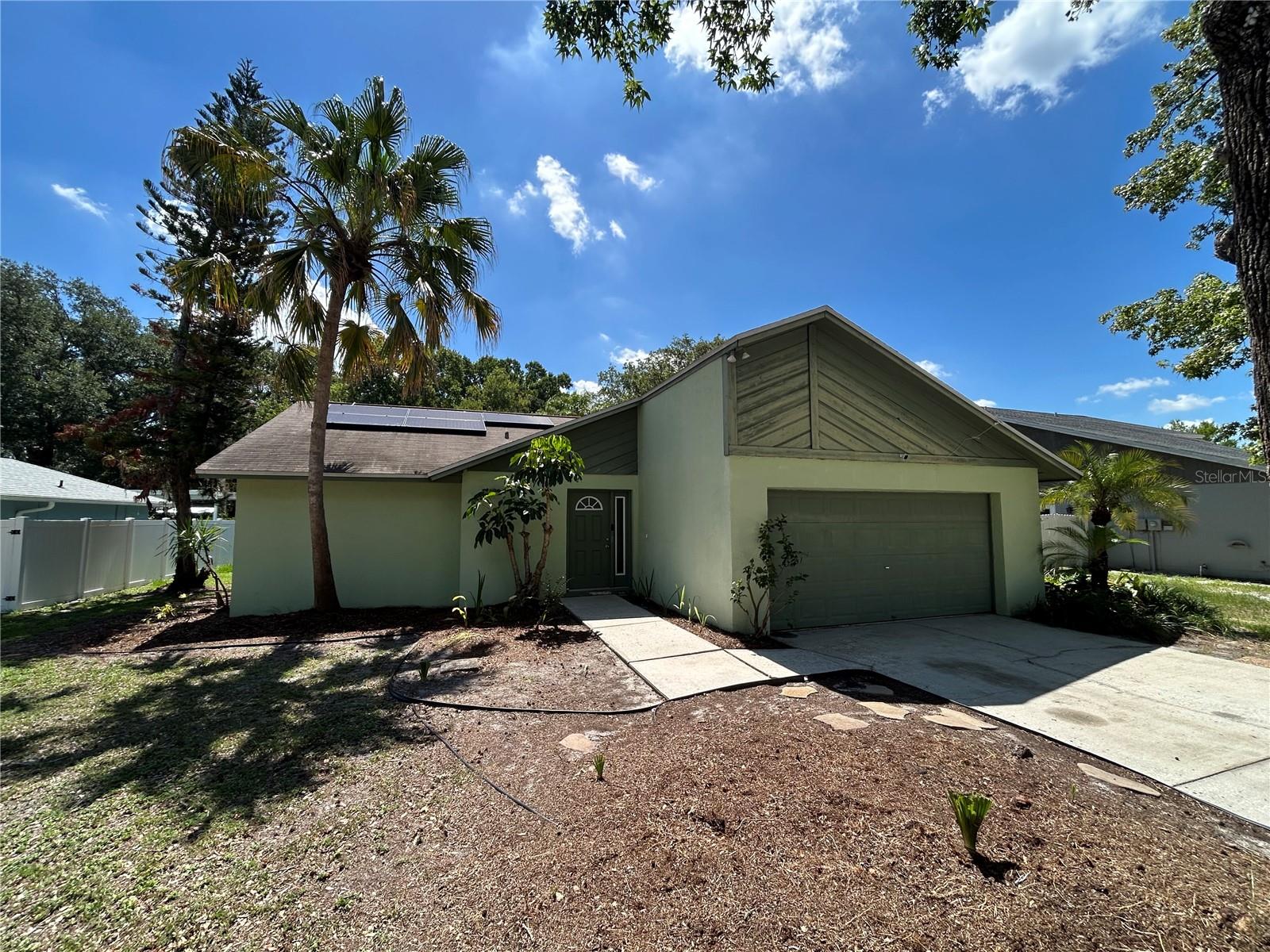 18425 SWAN LAKE DR — photo 18