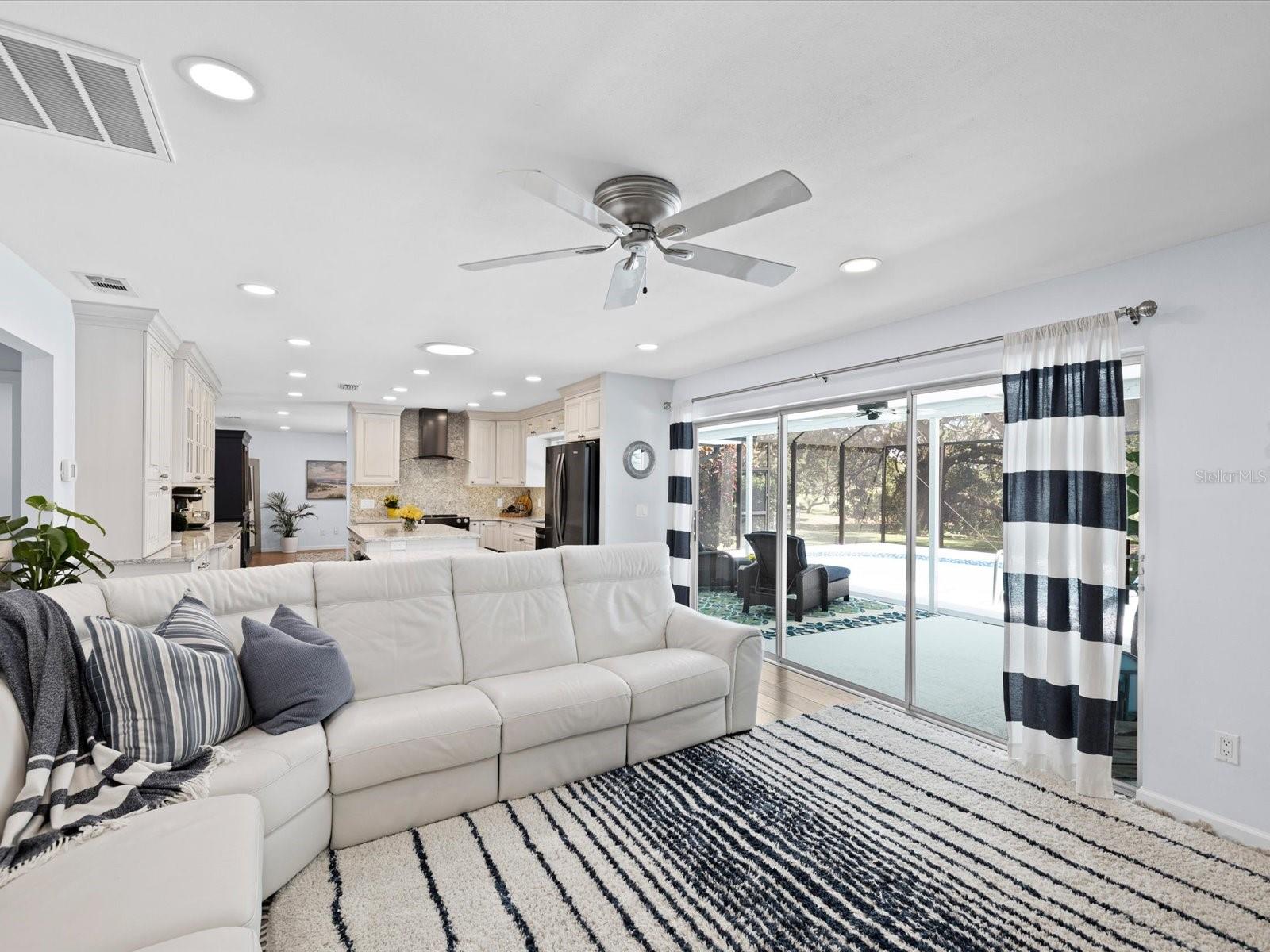 2285 WATROUS DR — photo 29