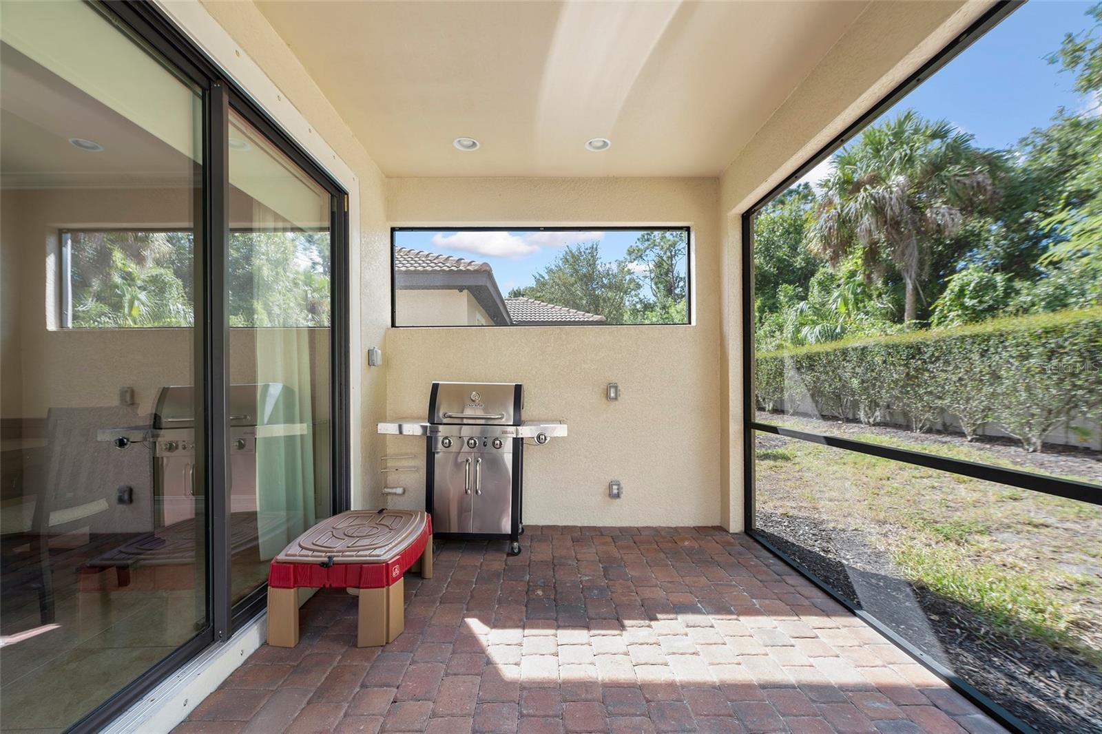 1015 BLUFFWOOD DR — photo 32