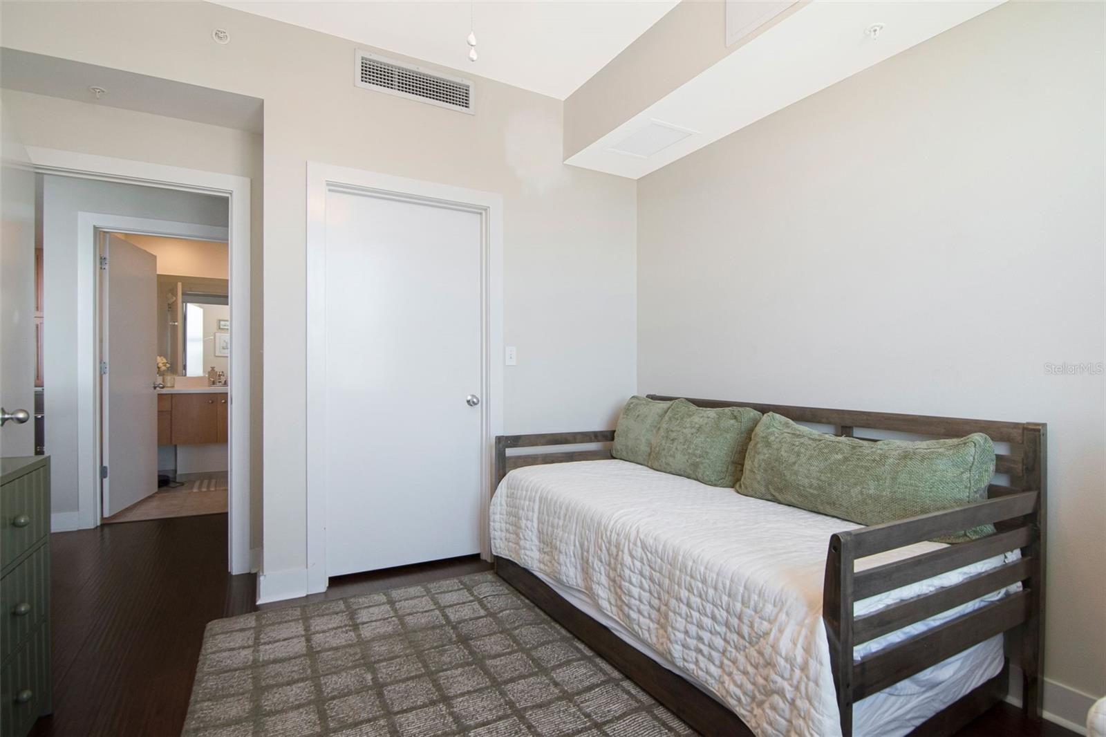 1120 E KENNEDY BLVD #1211 — photo 32