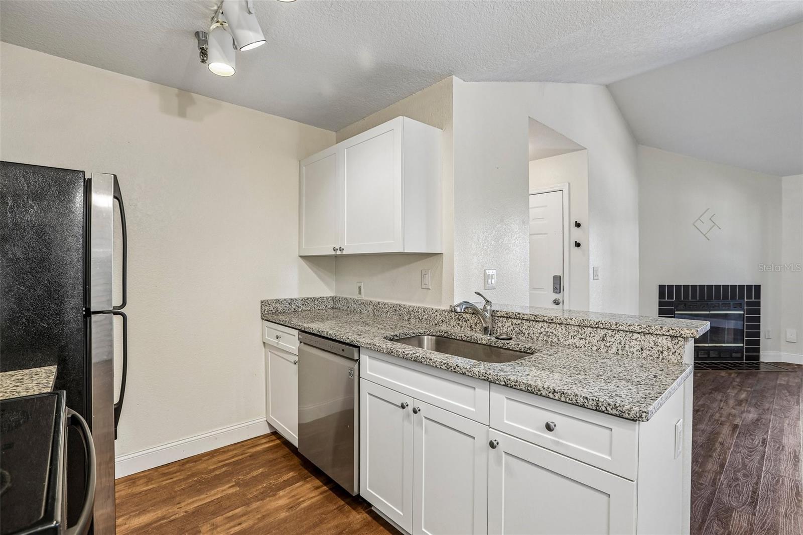 10263 GANDY BLVD N #406 — photo 9