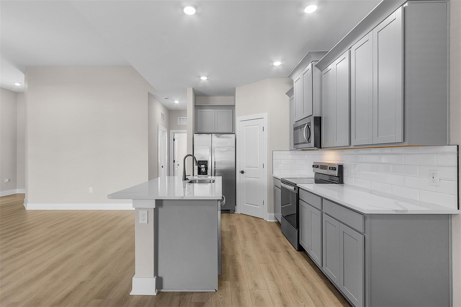 2405 GALLAGHER RD — photo 2