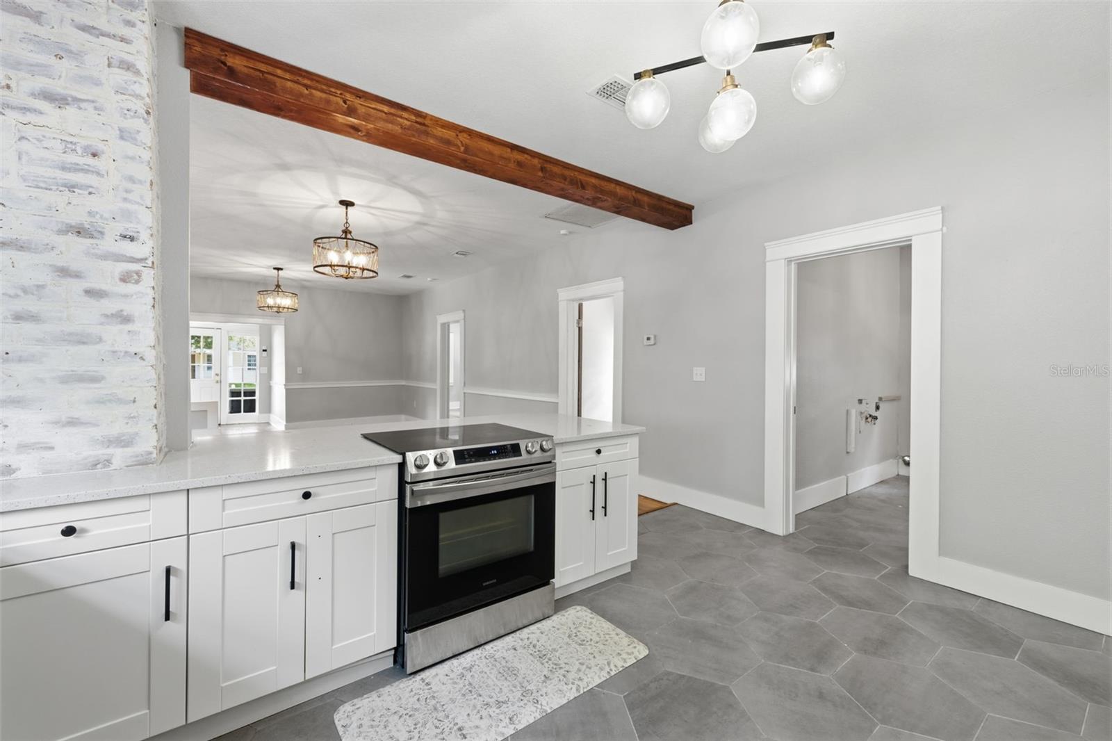 236 W NORTH ST — photo 12