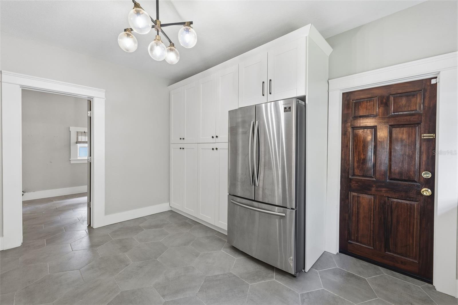 236 W NORTH ST — photo 11
