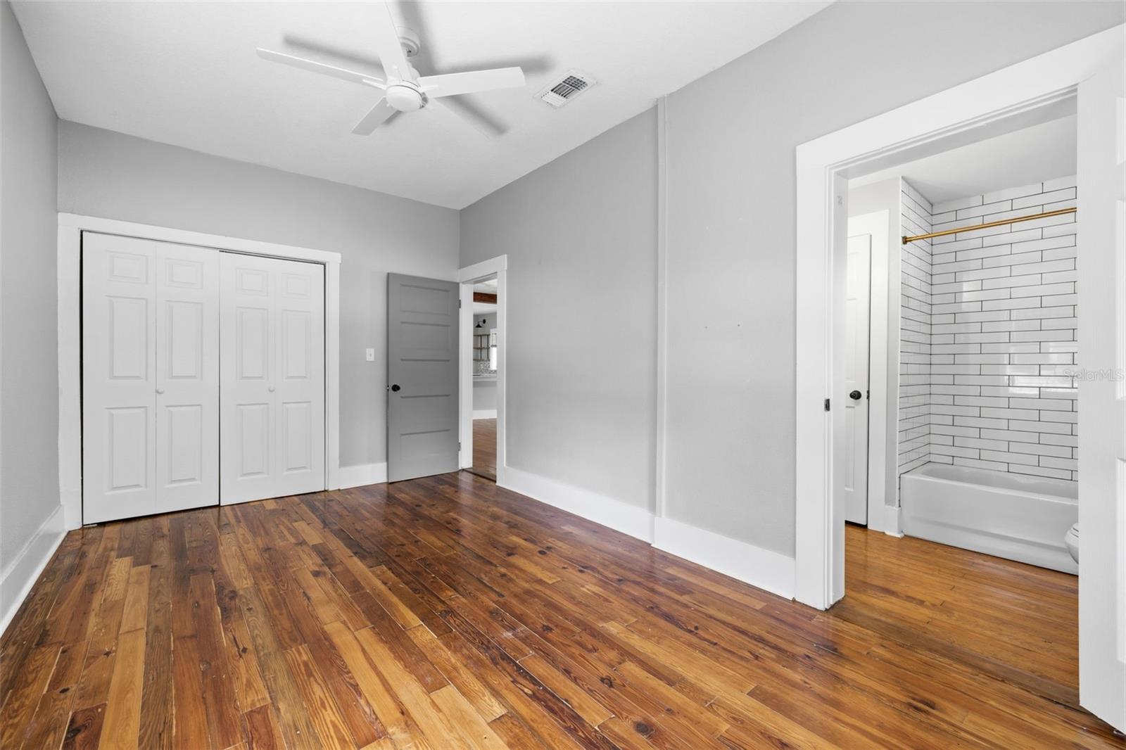 236 W NORTH ST — photo 15