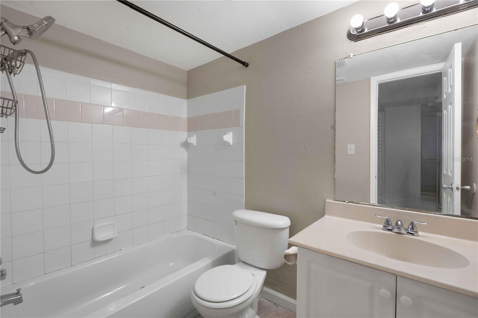 204 PINE TULIP CT #201 — photo 9