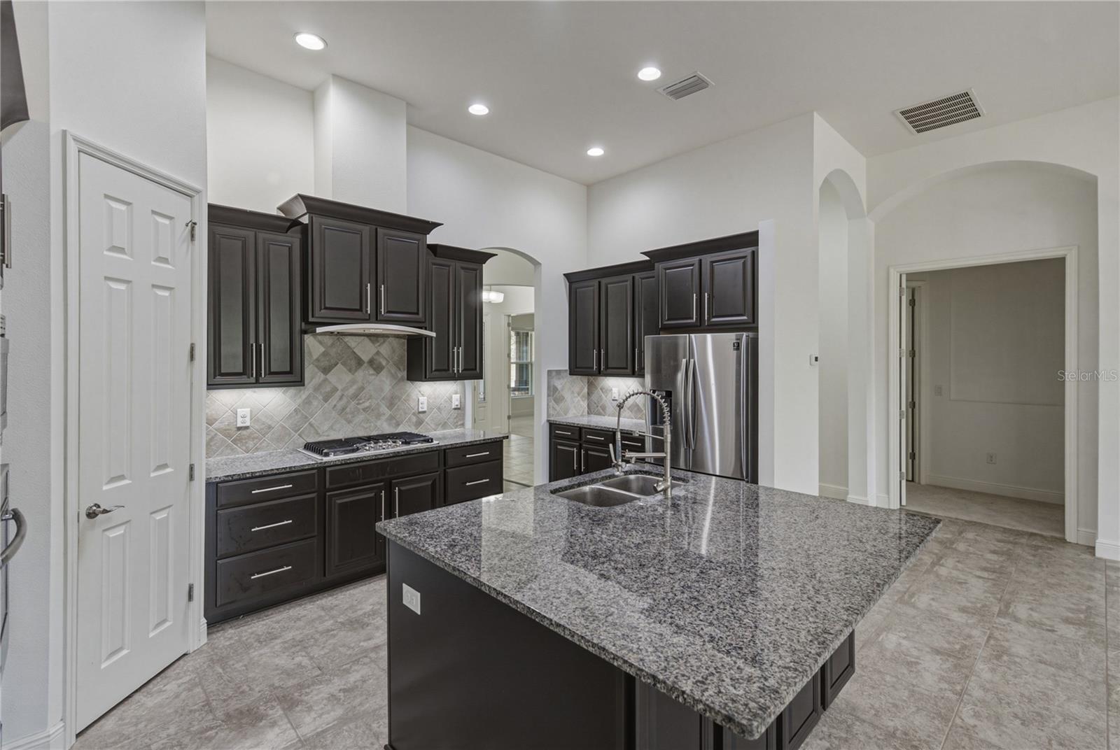 5904 SHELL RIDGE DR — photo 38