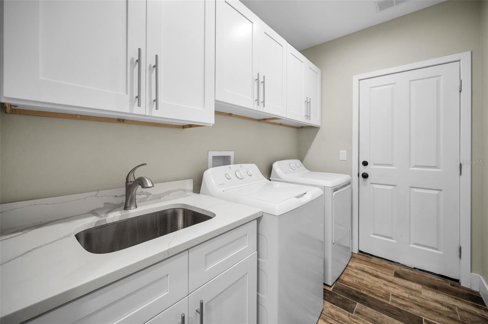 1629 SALMONBERRY ST — photo 46