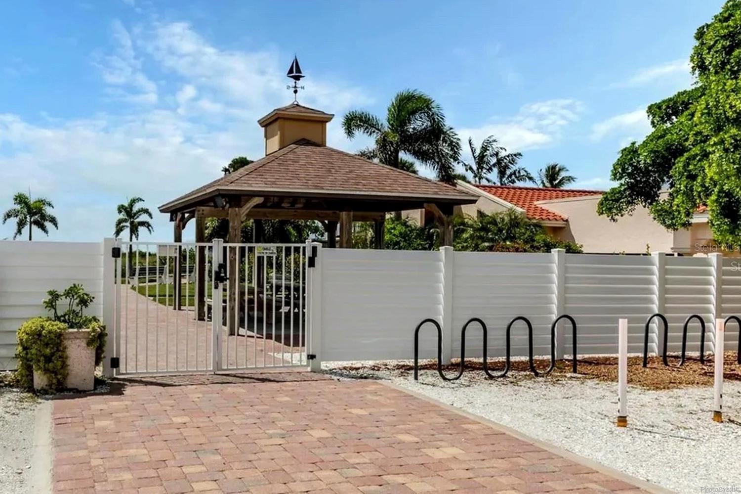 429 DARLING DR — photo 84