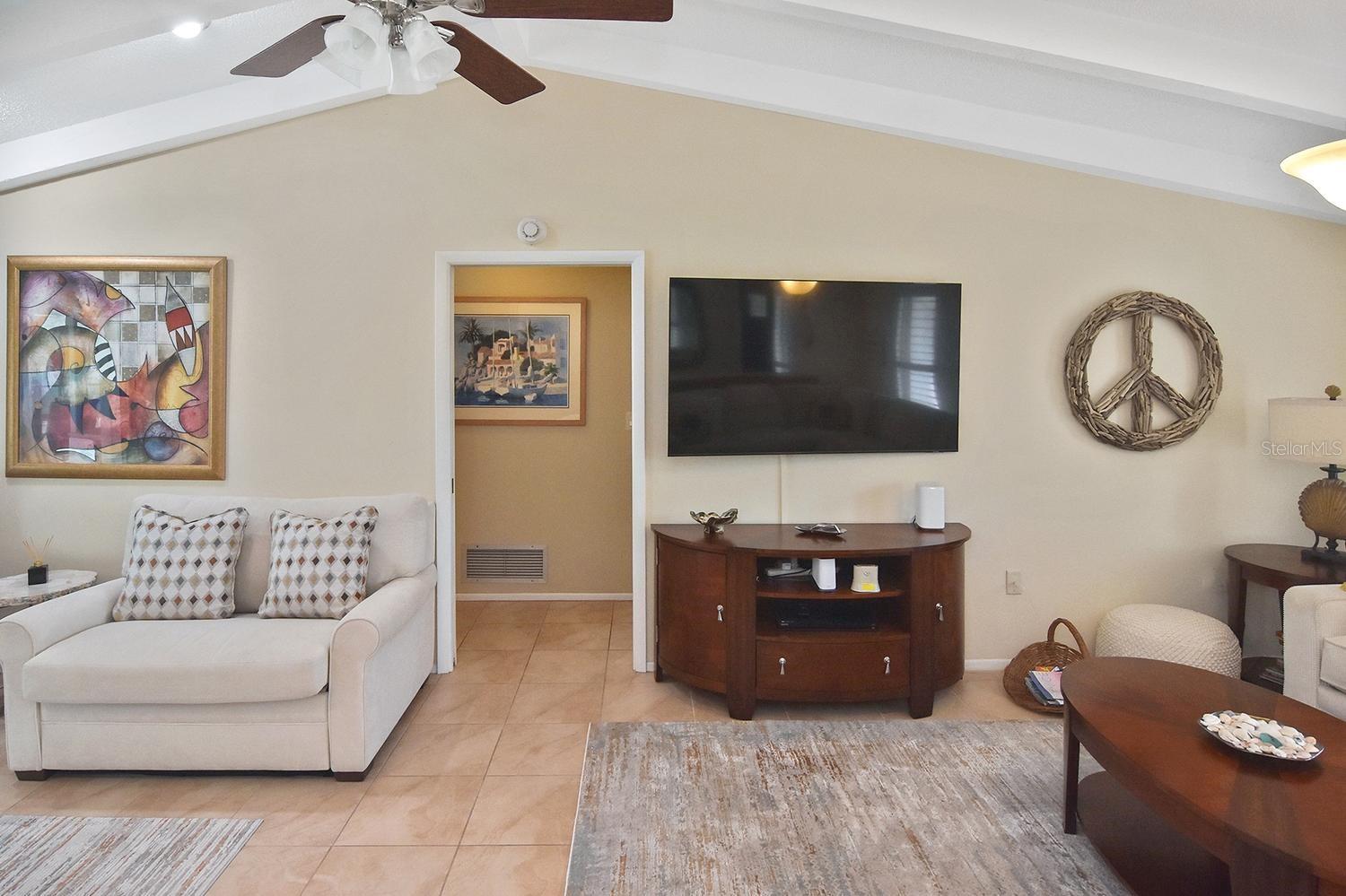 429 DARLING DR — photo 8