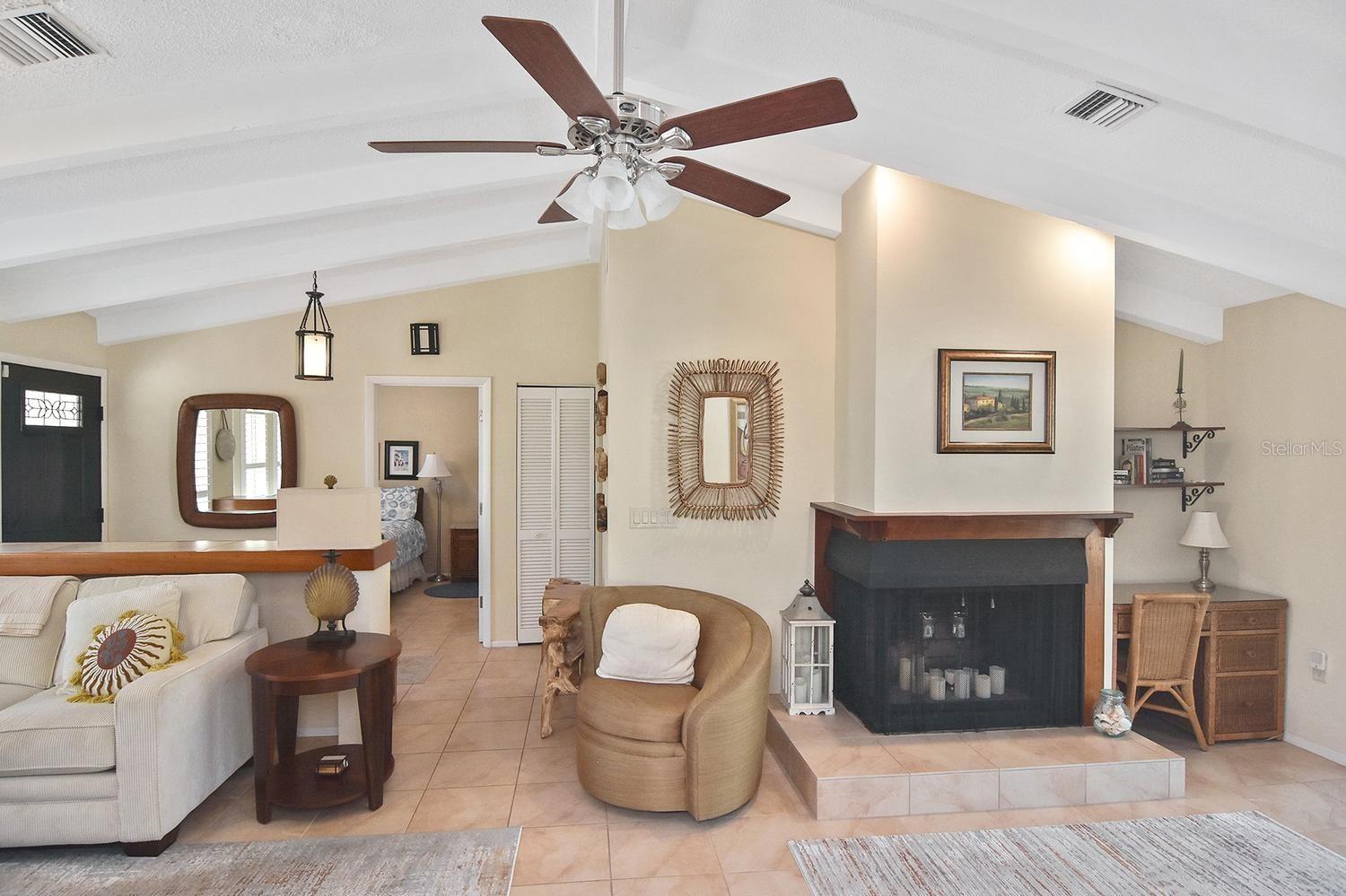 429 DARLING DR — photo 10