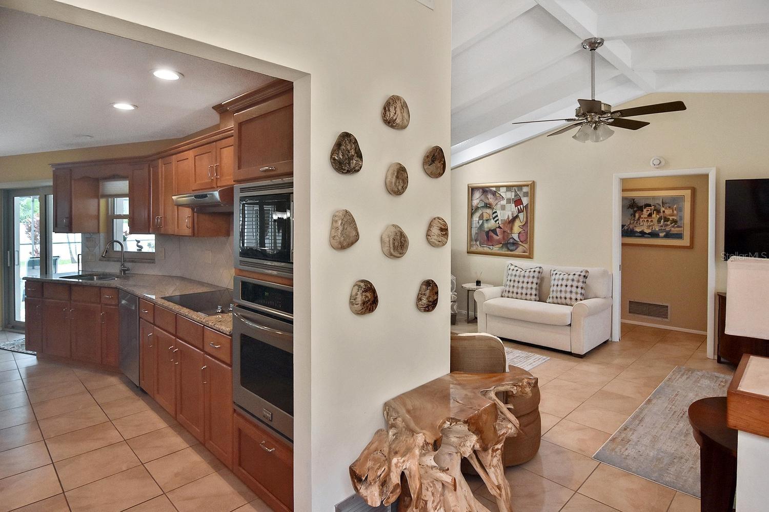429 DARLING DR — photo 12