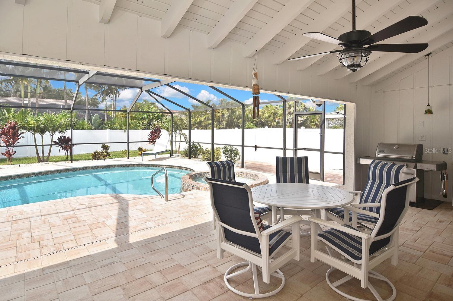 429 DARLING DR — photo 40