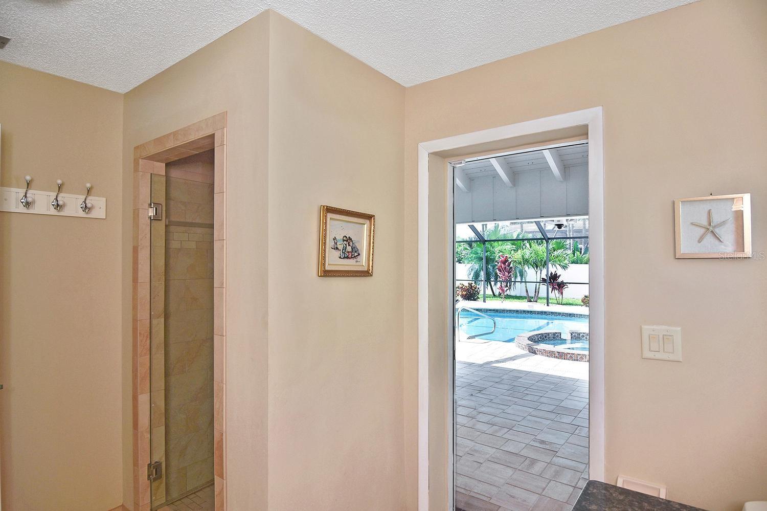 429 DARLING DR — photo 33