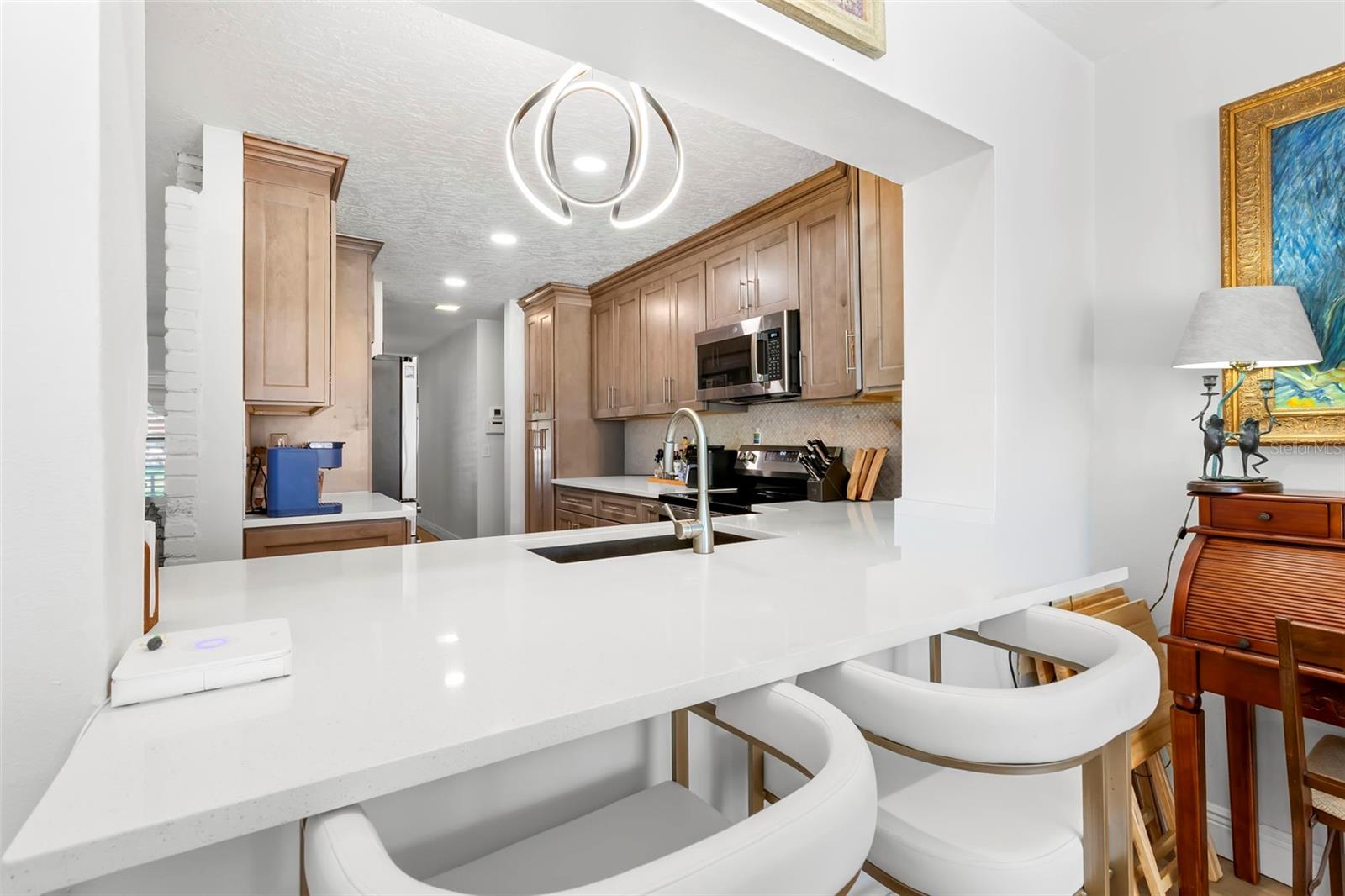 121 CARLYLE DR — photo 40
