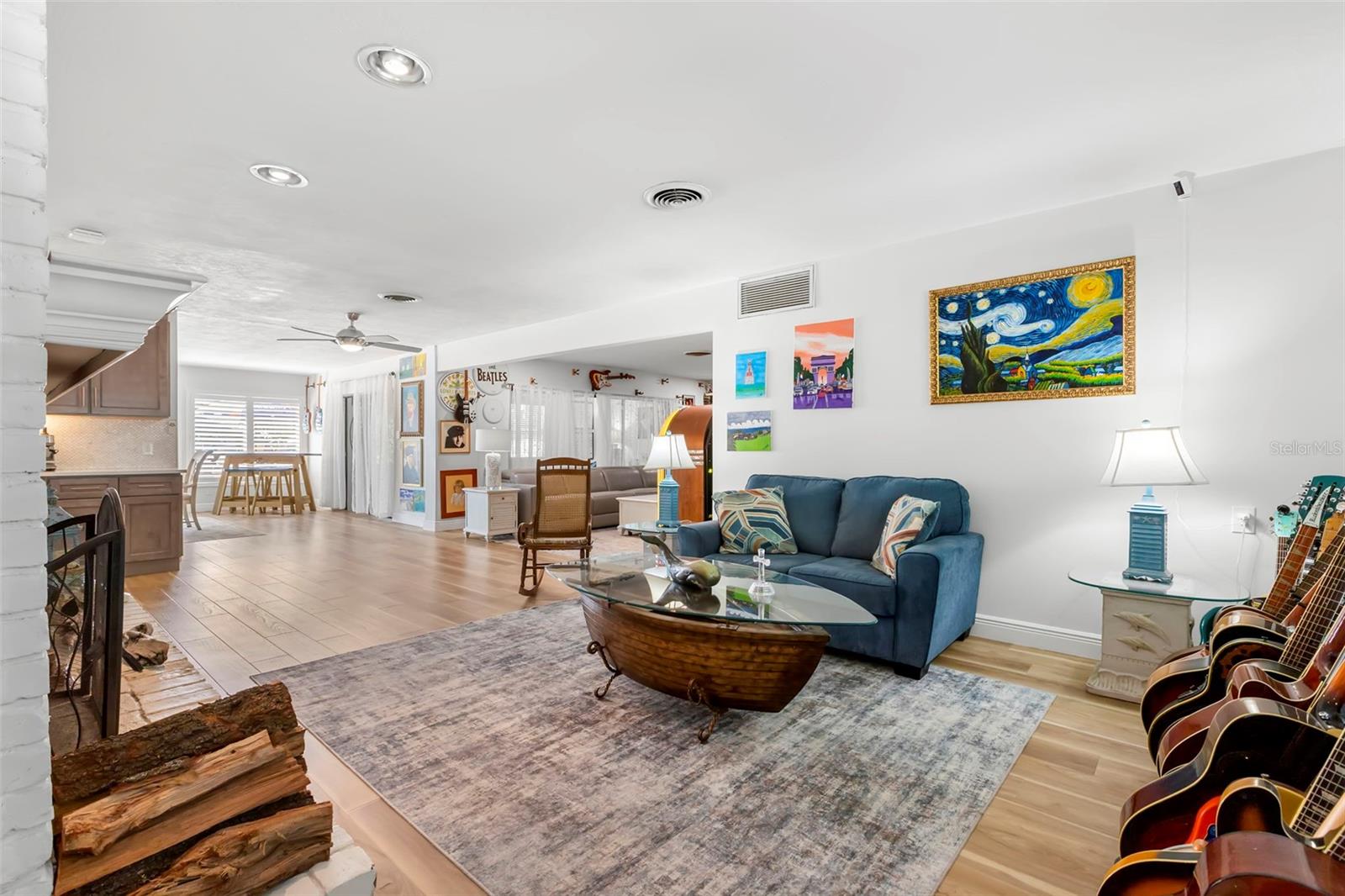 121 CARLYLE DR — photo 34