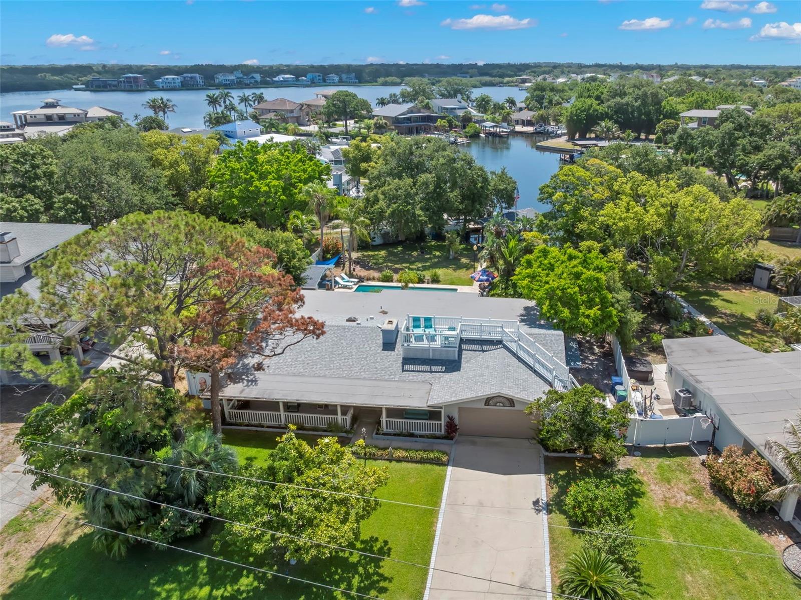 121 CARLYLE DR — photo 30