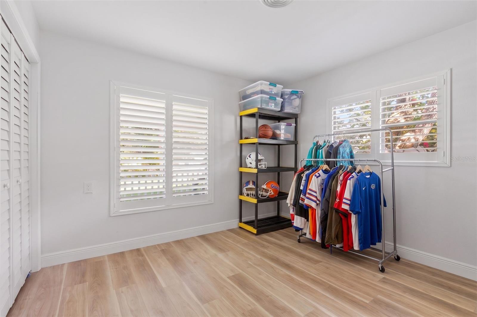121 CARLYLE DR — photo 55