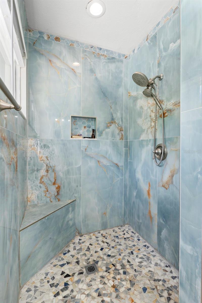 121 CARLYLE DR — photo 50