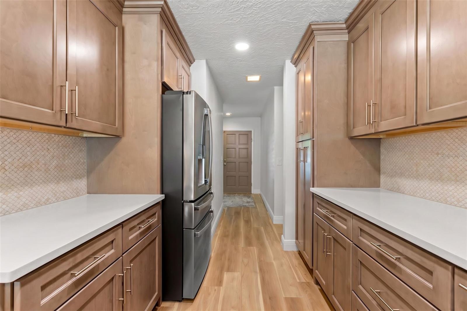 121 CARLYLE DR — photo 44